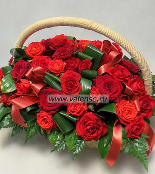 Микс красных роз - доставка цветов Валенсе
