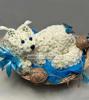 Котенок с клубочками