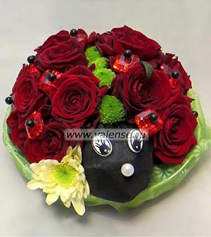 Коровка из роз