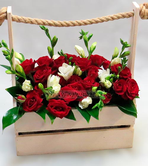 Фрезия, кустовая роза - доставка цветов Валенсе