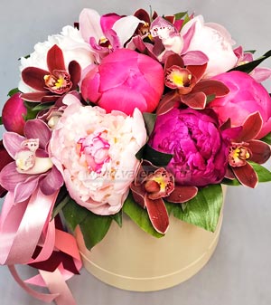 Пионы и орхидеи