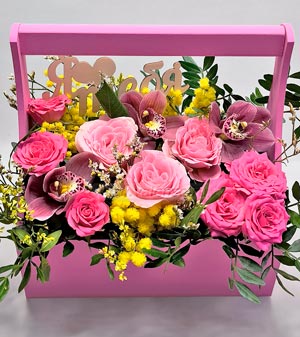 Цветы в ящике Люблю