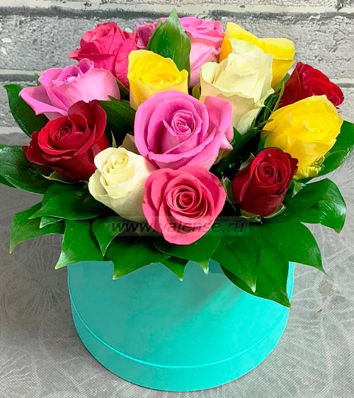 Розы микс в коробочке - доставка цветов Валенсе