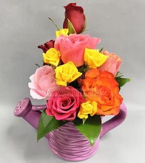 Лейка с розами