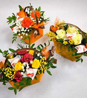 Розы с конфетами