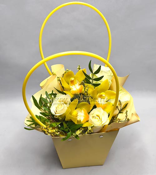 Сумочка орхидеи и розы - доставка цветов Валенсе вариант исполнения 2 