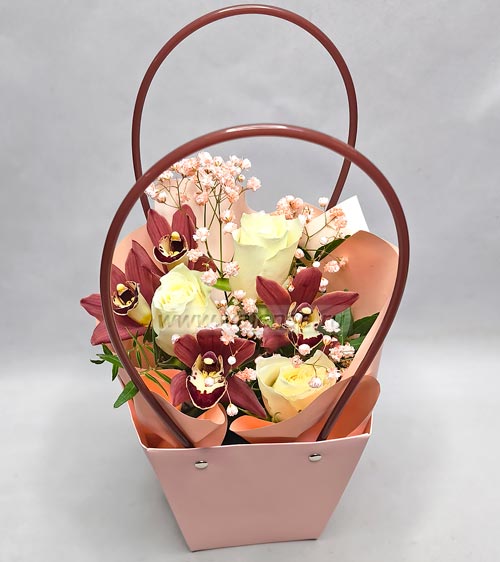 Сумочка орхидеи и розы - доставка цветов Валенсе вариант исполнения 1 