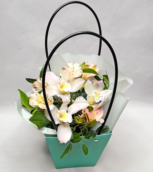 Сумочка цветов - доставка цветов Валенсе вариант исполнения 2 