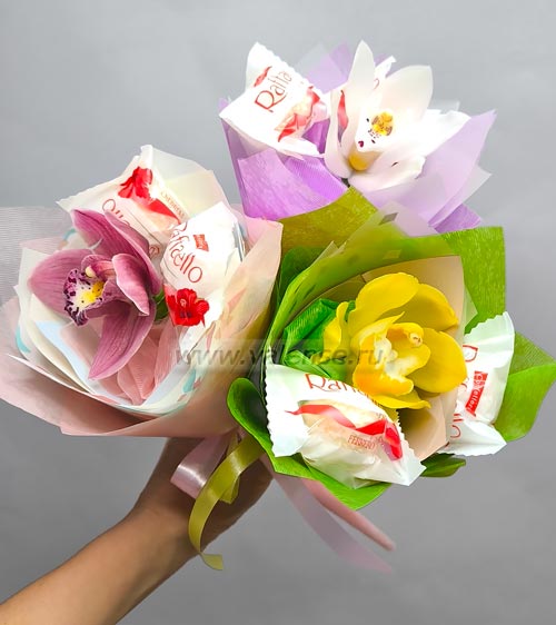 Орхидейка с конфетами - доставка цветов Валенсе вариант исполнения 1 