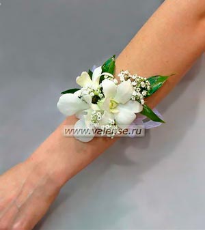 Браслет из цветов