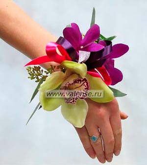 Браслет из цветов S-2255